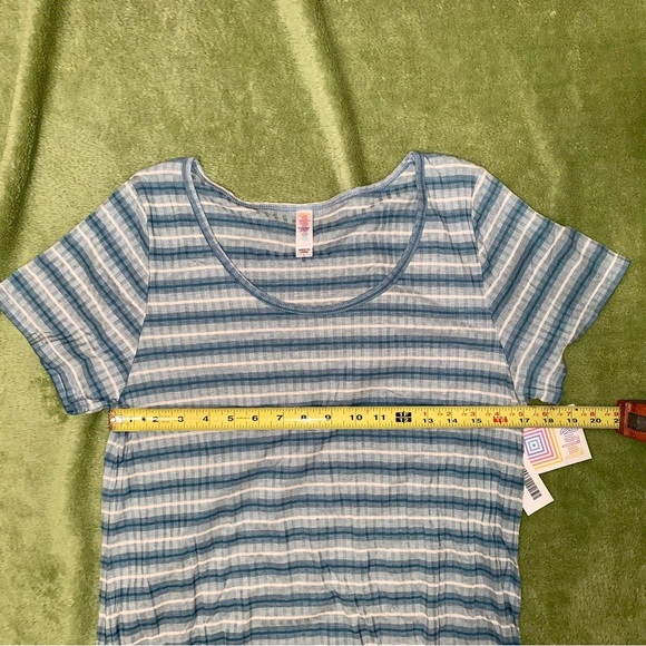 🔲LULAROE Blue Striped Women's Top "CLASSIC TEE" size Large - Picture 3 of 7